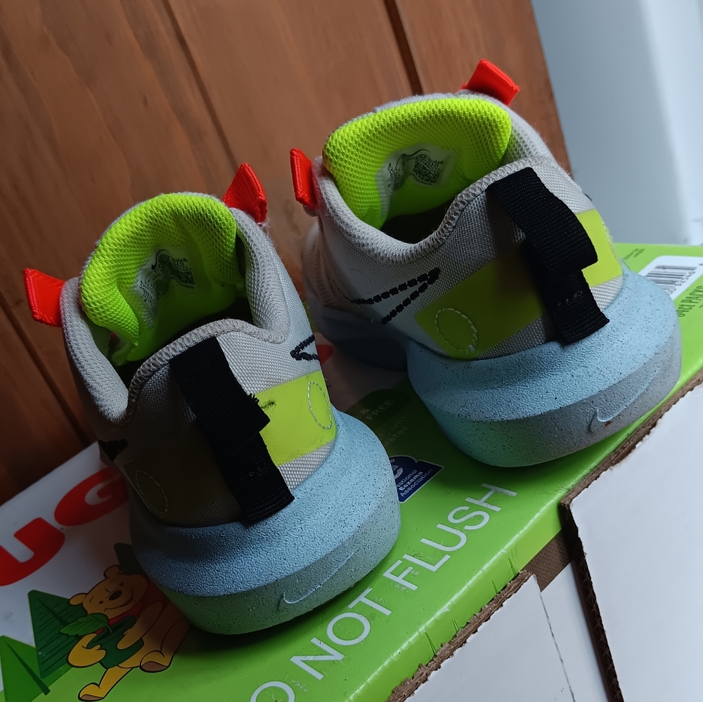 Nike shoes - Picture 3 of 4